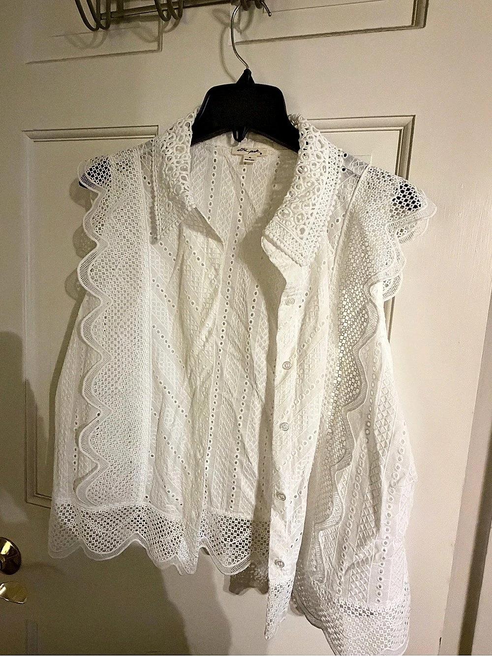 ultra pink White Eyelet Lace Button-Up Blouse White XL